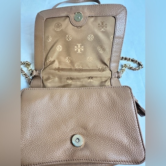 Tory Burch Brown Leather Crossbody Bag with Gold Chain - Picture 7 of 11